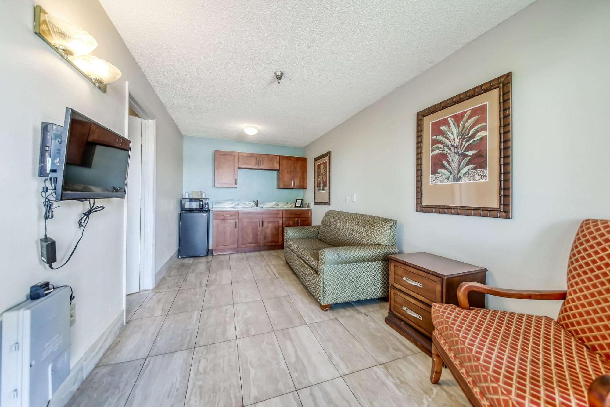 Rodeway Inn & Suites Хейнс Сити Екстериор снимка