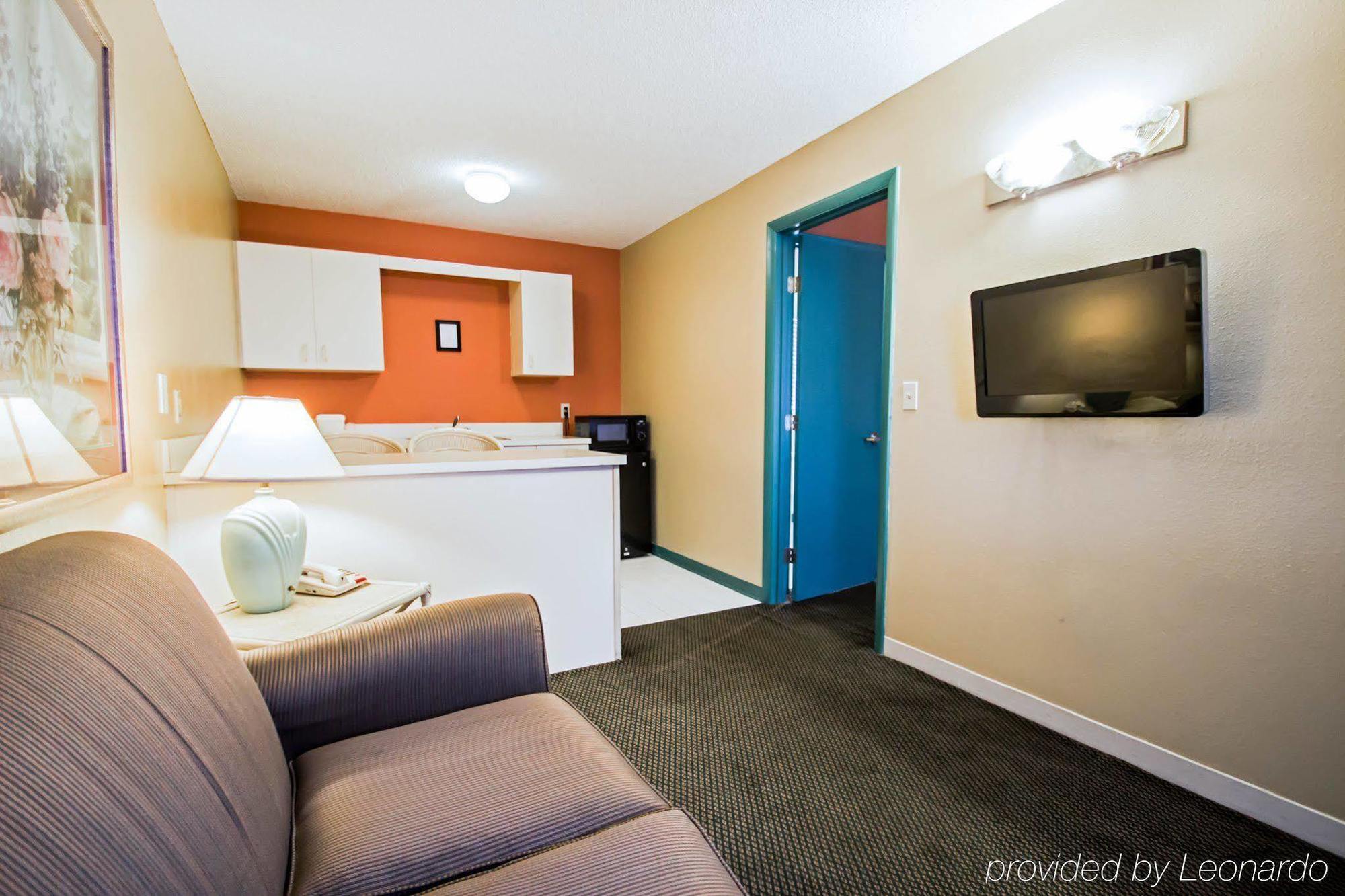 Rodeway Inn & Suites Хейнс Сити Екстериор снимка