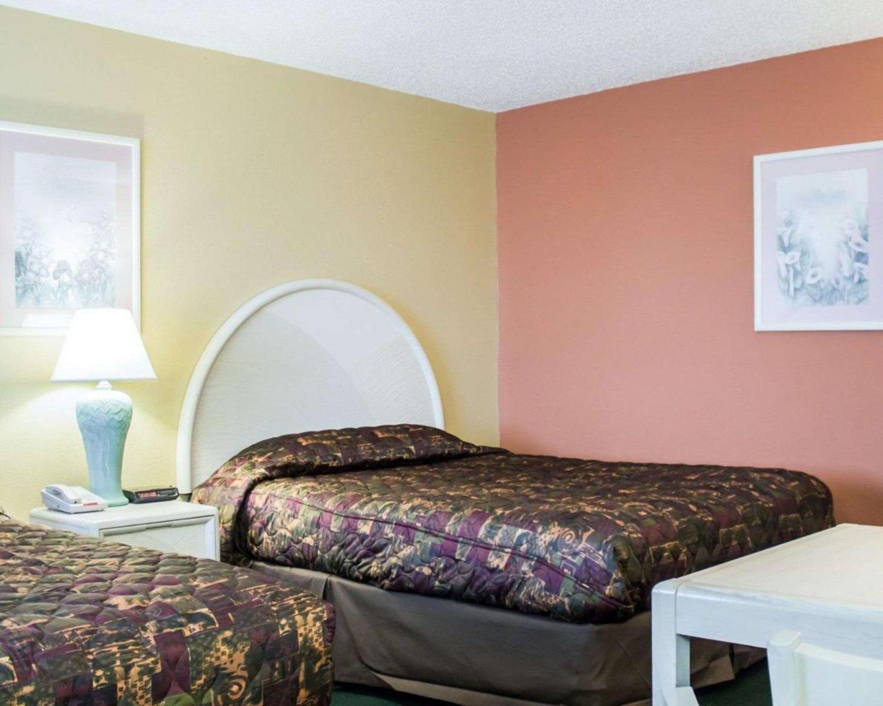 Rodeway Inn & Suites Хейнс Сити Екстериор снимка