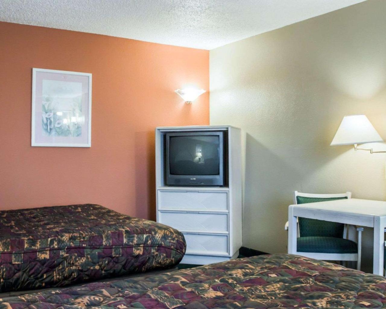 Rodeway Inn & Suites Хейнс Сити Екстериор снимка