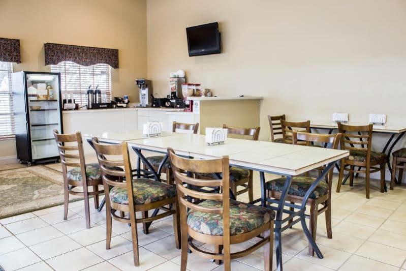 Rodeway Inn & Suites Хейнс Сити Екстериор снимка