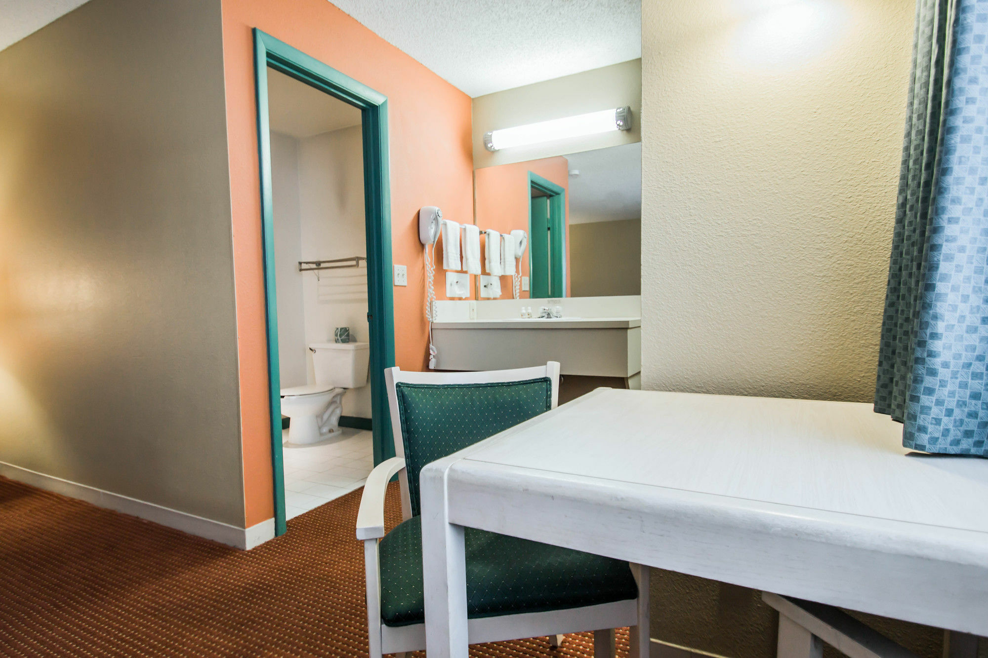 Rodeway Inn & Suites Хейнс Сити Екстериор снимка